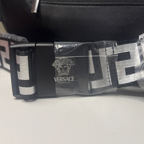 Versace brand new Luxury Belt Bag - Picture 4 of 5